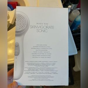 Mary Kay electric scrub brush Nwt, new Skinvigorate sonic brush W/Free Sample